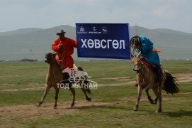 Морин парадыг чимсэн “Дэлтэй цэнхэр”-ийнхэн