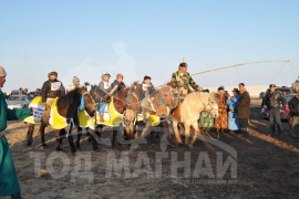 Түрүү соёолонгийн эзэн М.Бадамдорж: “Уртын Дамдинжав гуайн хул азарганы угшилтай үрээ байгаа юм”