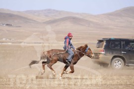 Атарсайханы халтар түрүүллээ