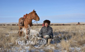 Л.Лхагва: Монголын энэ сайхан хээр талаар, морин дэл дээр салхи татуулан давхиж, морь уяж наадахгүйгээр залуу насыг өнгөрөөнө гэдэг дэндүү уйтгартай