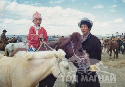 Монгол Улсын Алдарт уяач Ц.Шоовдор: Морь хэчнээн хурдан ч эзнийхээ шуналыг гүйцдэггүй гэдэг үнэн