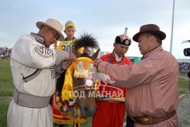 АЙМГИЙН АЛДАРТ УЯАЧ Л.БАТЖАРГАЛ: ХУРДАН МОРЬ УНАЖ ӨССӨН ХҮҮХЭД ЖИНХЭНЭ ЭР ХҮН БОЛЖ ТӨЛӨВШДӨГ