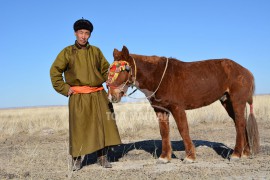 УЯАЧ Ө.БИБИШ: ГОВИЙН БҮСИЙН УРАЛДААНААС ХОЁР ТҮРҮҮ ХҮРТЭХЭД БАХАРХАЛТАЙ САЙХАН БАЙСАН