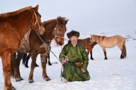 УЯАЧ П.ЧИЛХААСҮРЭН: БИ МОНГОЛ АХУЙ, МОРЬТНЫ СОЁЛОО ҮРГЭЛЖ ДЭЭДЭЛЖ ЯВДАГ