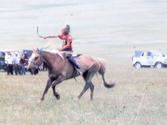 Аймгийн Алдарт уяач Г.Хаянхярваа: Хонгор халзан морь маань 20 хүртлээ уралдсан