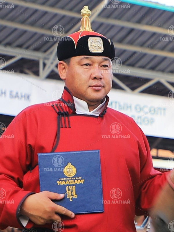 Аймгийн алдарт Бат-Эрдэнэ